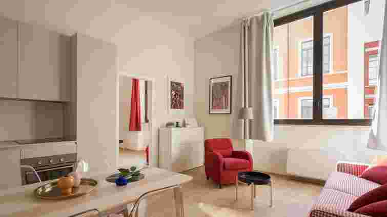 Магія простору: як правильно розставити меблі, щоб кімната здавалась просторішою