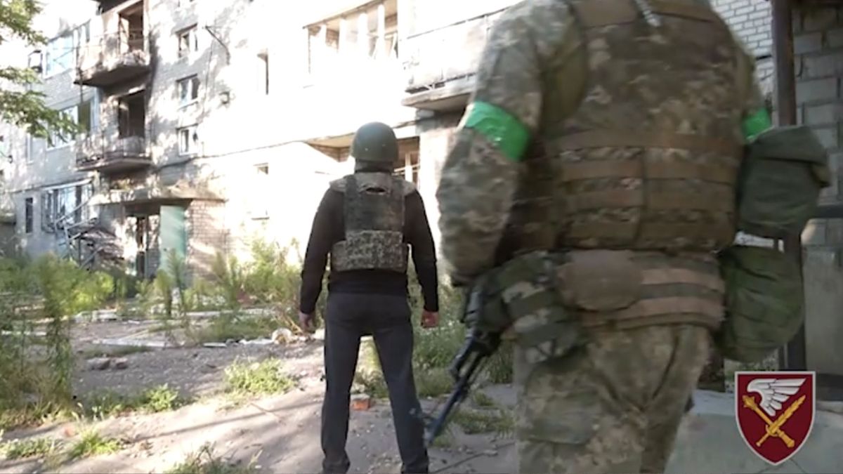 Українські військові повністю зачистили Покровськ від російських ДРГ