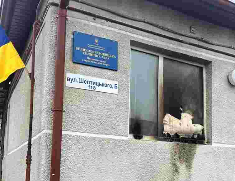 Двох паліїв з Тернополя засудили за підпал сільради на замовлення ФСБ 