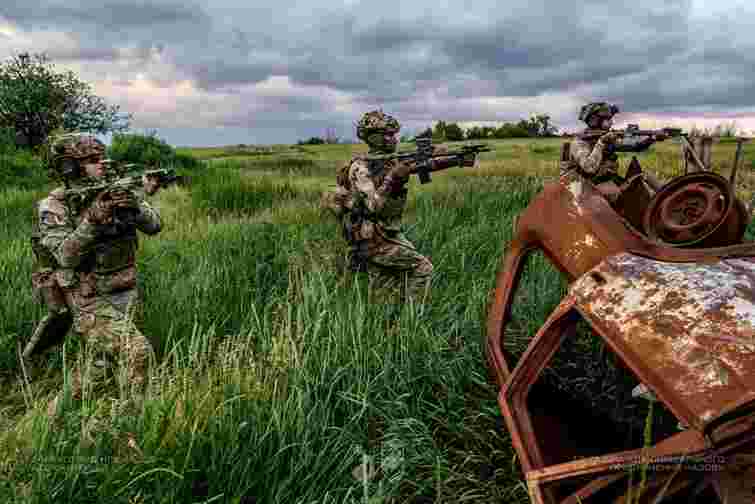 Бійці «Азову» зачистили від росіян шість сіл на Покровському напрямку 