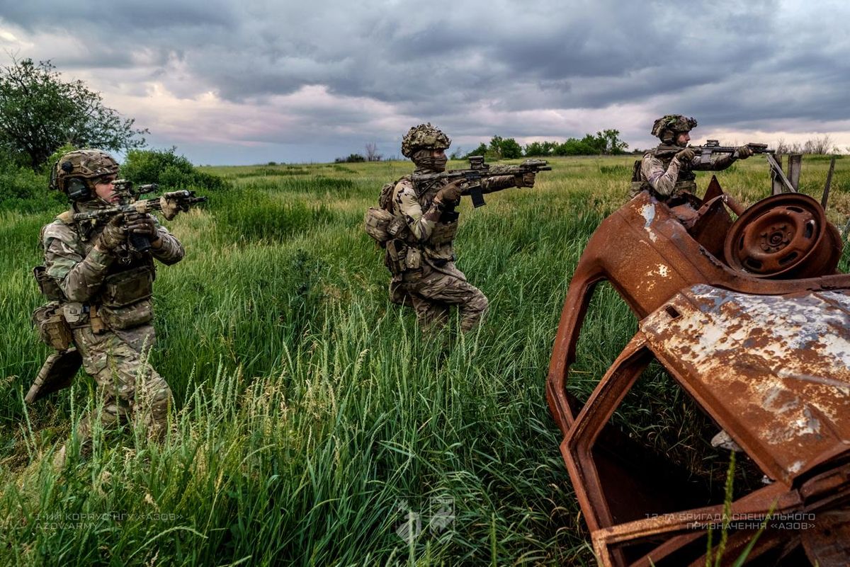 Бійці «Азову» зачистили від росіян шість сіл на Покровському напрямку 