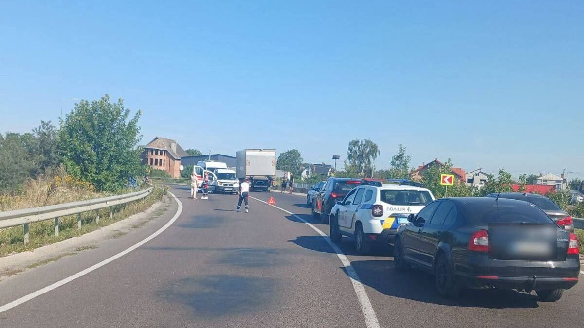 На виїзді зі Львова перекрили рух через смертельну ДТП