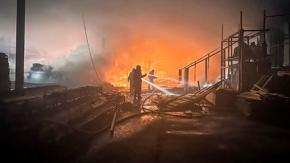 На Львівщині горіло деревообробне підприємство