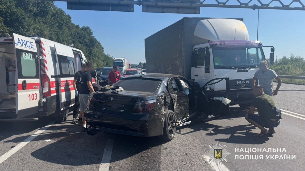Семеро людей постраждали в масштабній ДТП біля Львова