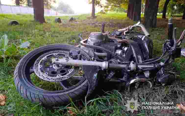 У Бродах внаслідок зіткнення з деревом загинув 34-річний мотоцикліст 
