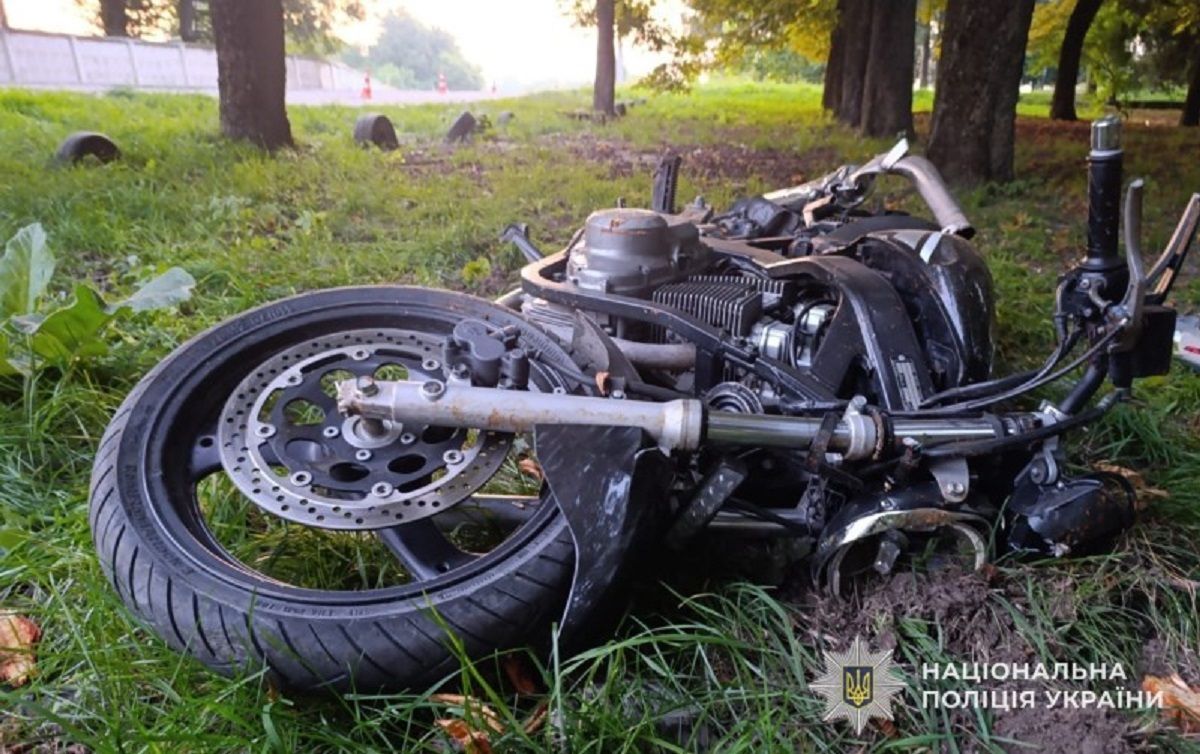 У Бродах внаслідок зіткнення з деревом загинув 34-річний мотоцикліст 