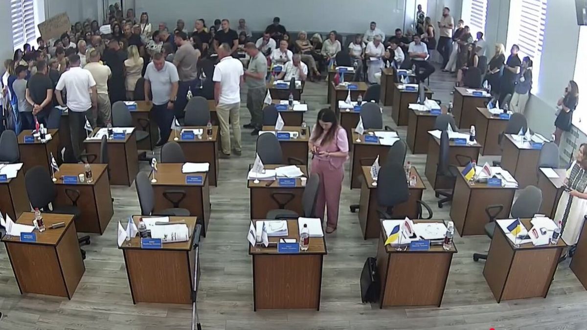 У Рівному депутати міськради побилися з торговцями місцевого ринку