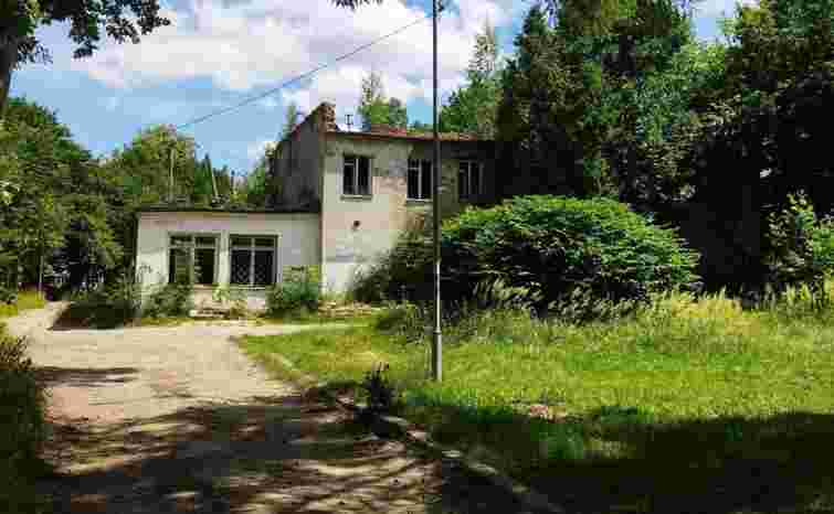 Суд зупинив ухвалу про виділення землі під житло на місці дитсадка у Львові