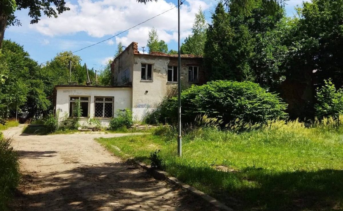 Суд зупинив ухвалу про виділення землі під житло на місці дитсадка у Львові