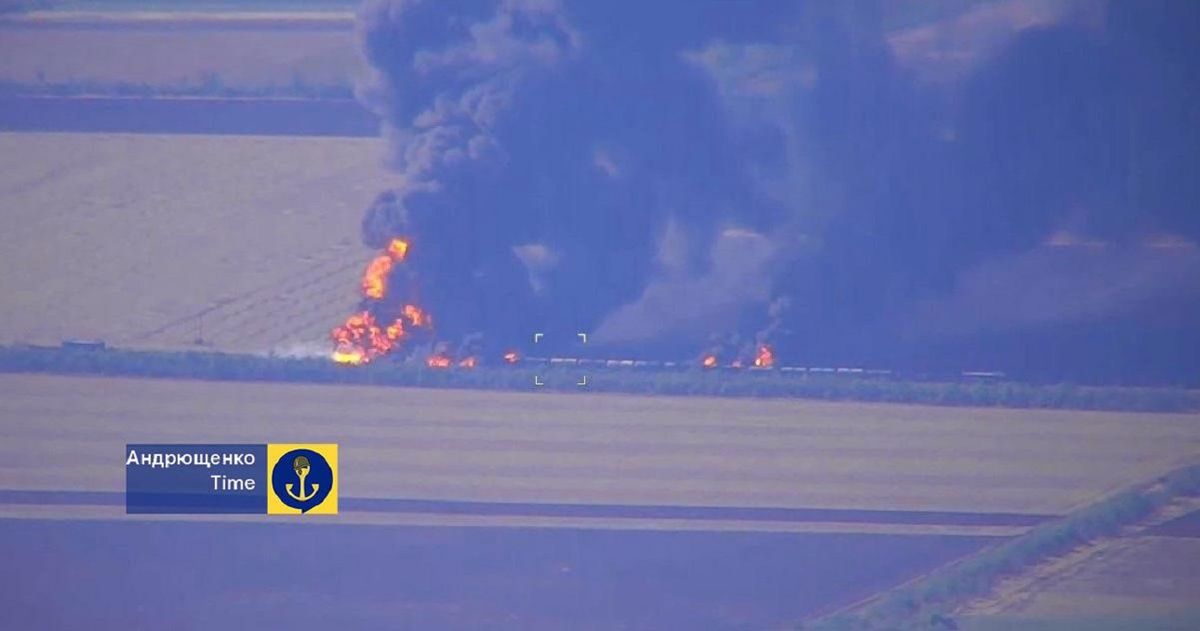 На Запоріжжі Сили оборони вдарили дронами по російському потягу із паливом