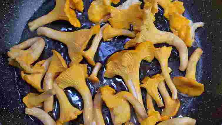 Будуть смачними та безпечними: скільки хвилин варити лисички 