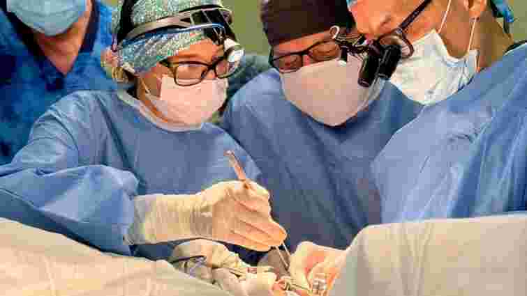 У Львові хірурги вперше закрили дефект піднебіння променевим клаптем з передпліччя