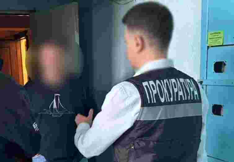 У Чернівцях на ремонті злітно-посадкової смуги розтратили понад три млн грн 