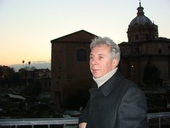 «Люди втомилися від знецінення. Їм потрібне світло в кінці тунелю»