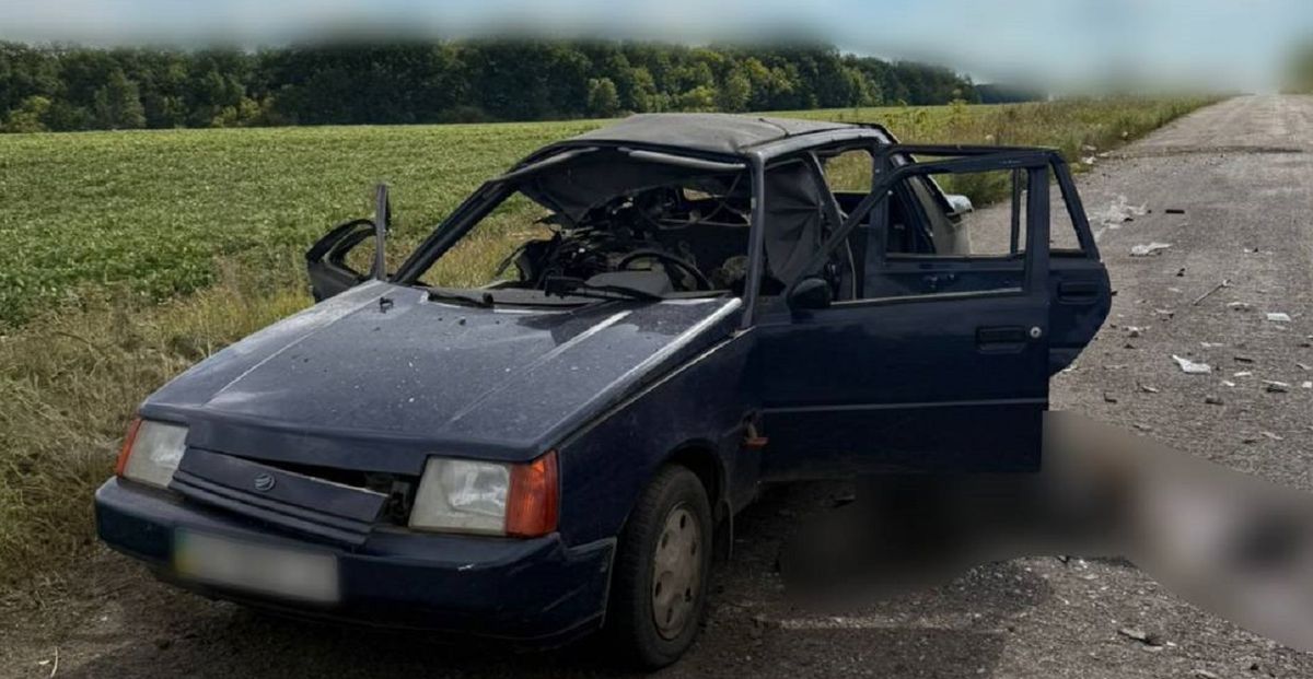На Харківщині росіяни вдарили FPV-дроном по легковому авто, загинула літня пара