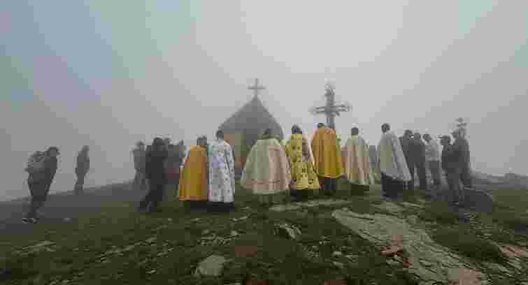 З ініціативи викладача приватного університету на горі Петрос встановили капличку