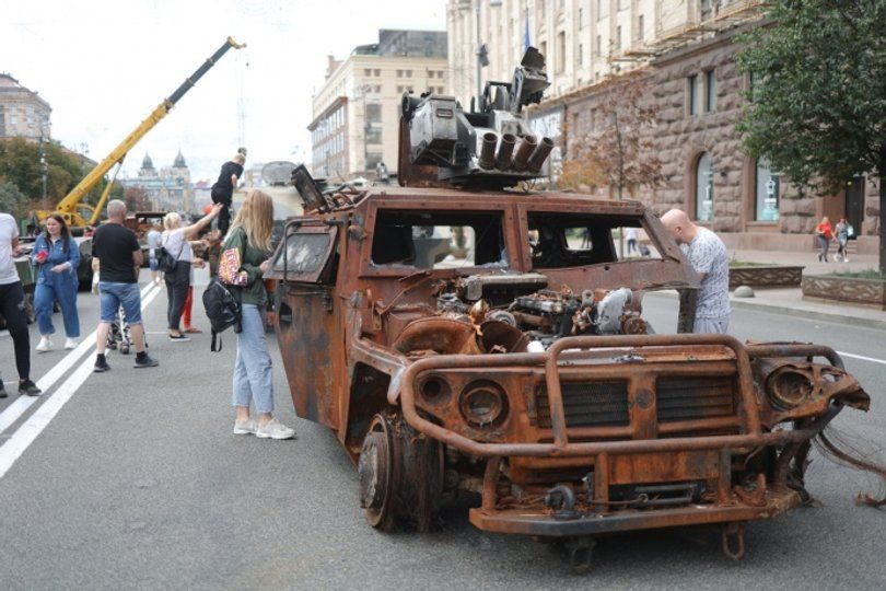 У 2022 році на Хрещатику в Києві влаштували «парад» знищеної російської військової техніки (фото Дмитра Ларіна «УП»)