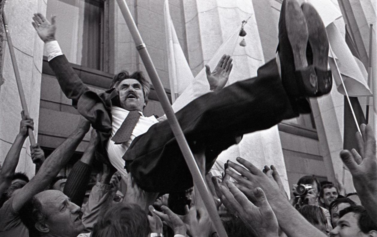 Левко Лук’яненко після ухвалення у Верховній Раді Акту проголошення незалежності України 24 серпня 1991 року. Фото: Павло Пащенко