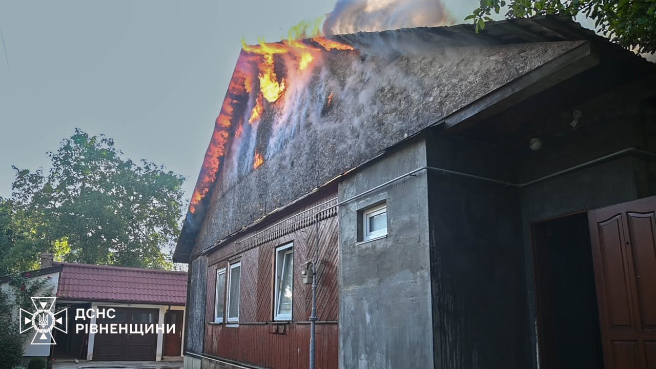 Наслідки російської атаки по Рівному 21 серпня (фото ДСНС)