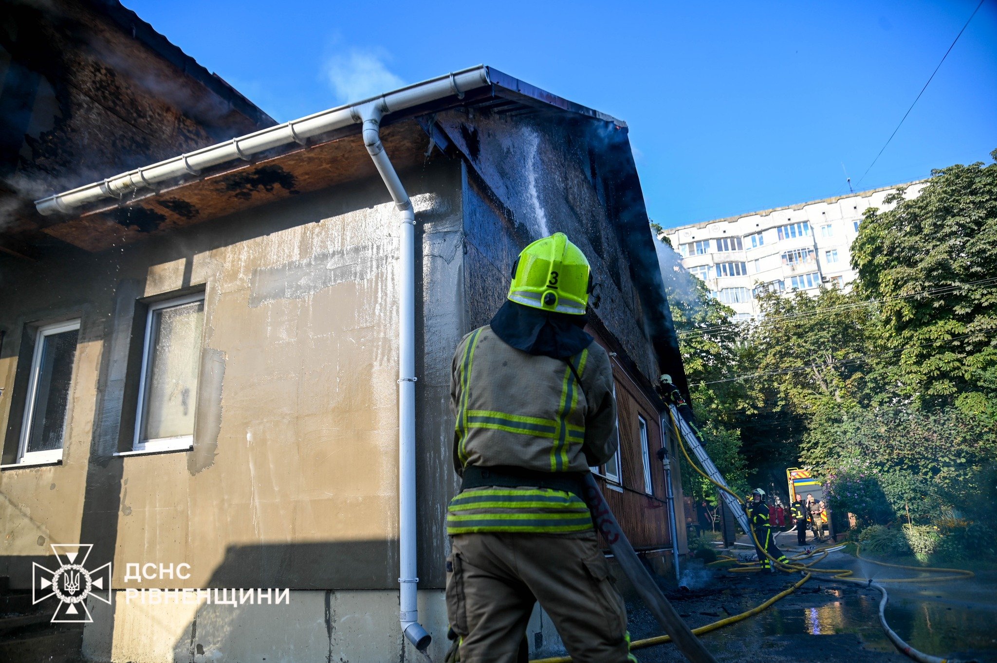 Наслідки російської атаки по Рівному 21 серпня (фото ДСНС)