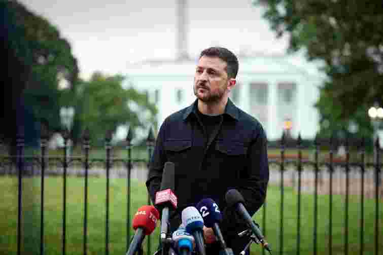 Володимир Зеленський прокоментував вимогу Кремля щодо статусу російської мови в Україні