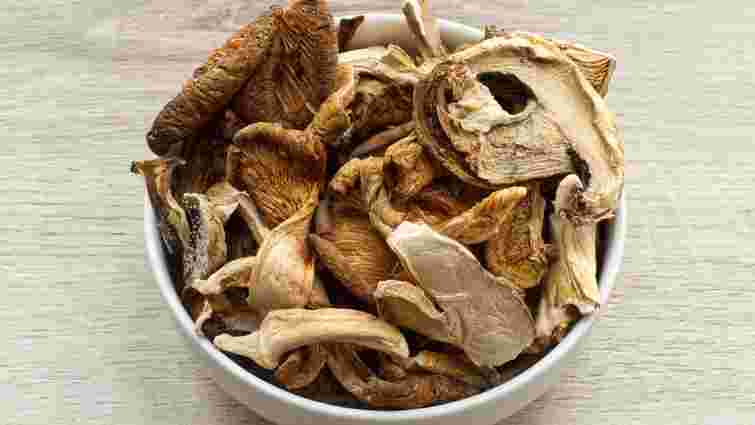 Не втратите аромат та смак: скільки точно потрібно варити сушені гриби