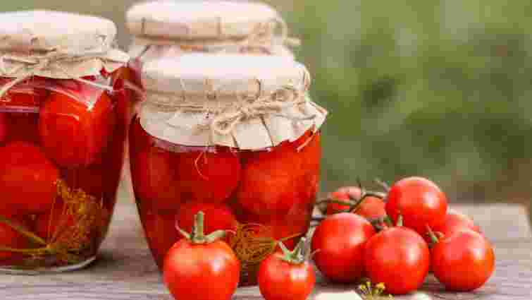 Щоб помідори не тріскалися: цей трюк врятує вашу консервацію на всю зиму