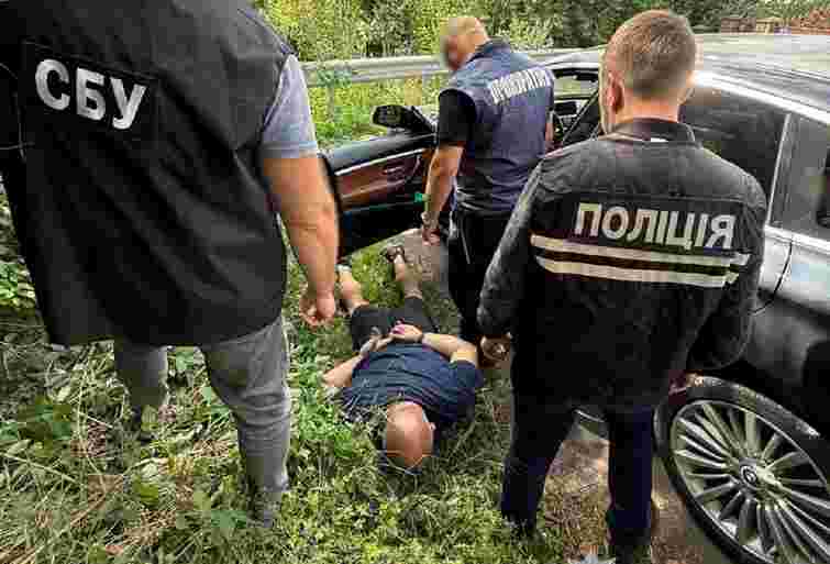 54-річного переправника з Львівщини затримали після одержання 30 тис. доларів