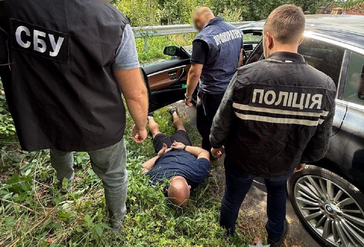 54-річного переправника з Львівщини затримали після одержання 30 тис. доларів