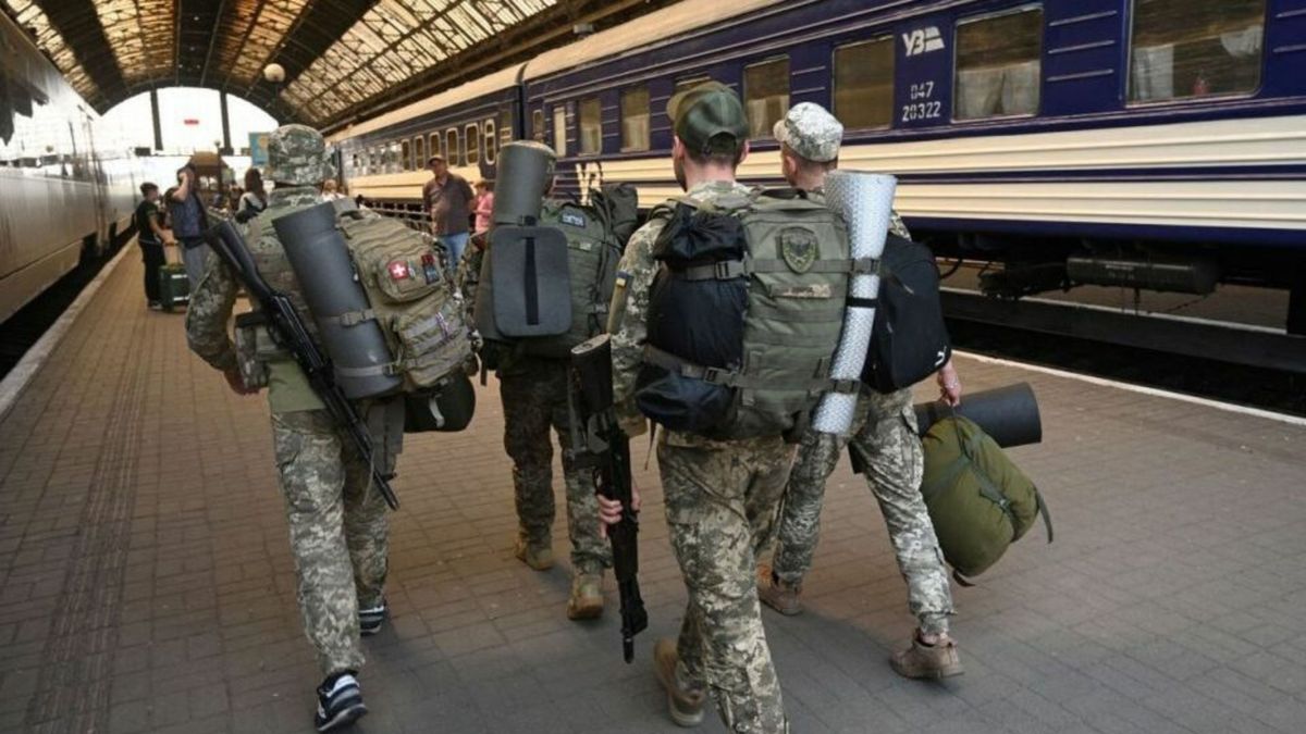 Зеленський підписав закон про 15 днів обов'язкової відпустки для військових