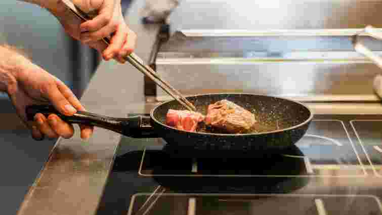 Їжа більше не прилипатиме до сковорідки: лиш дотримуйтеся кількох простих порад