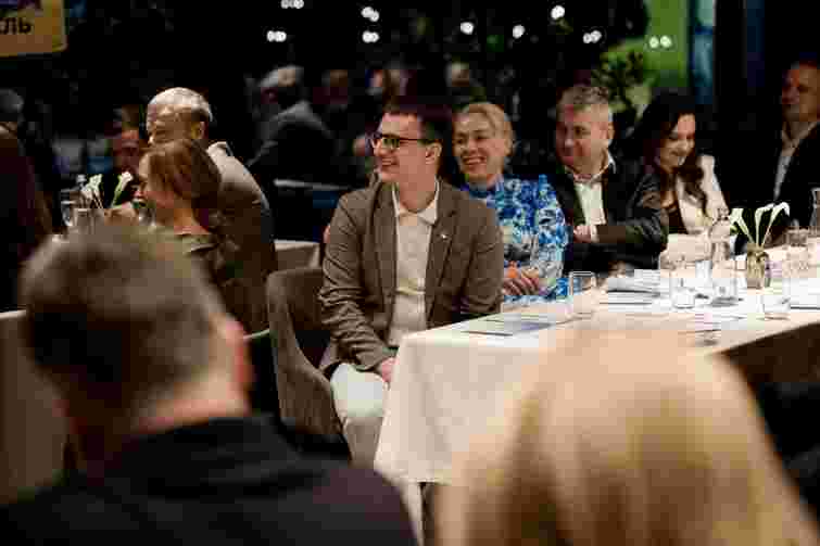 Мамин блогер, татів бізнесмен