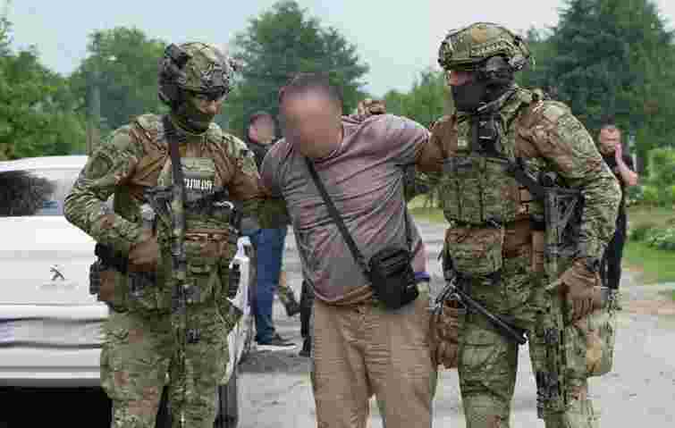 Поблизу Львова спецпризначенці затримали п'яного водія ВАЗ з гранатою