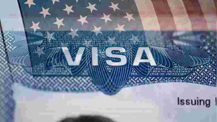 США перевірять всі 55 млн віз та припинять їхню видачу іноземним далекобійникам