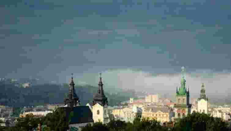 Синоптики попередили про грозу та сильний вітер у Львові та області