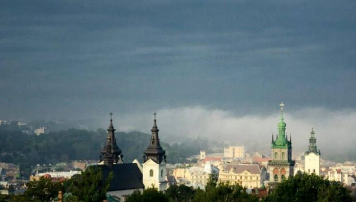 Синоптики попередили про грозу та сильний вітер у Львові та області