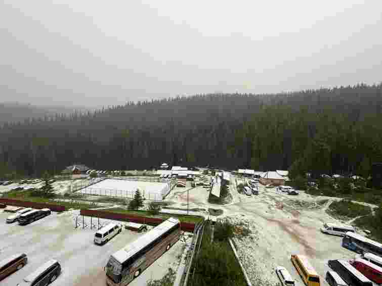 У високогір'ї українських Карпат випав перший сніг