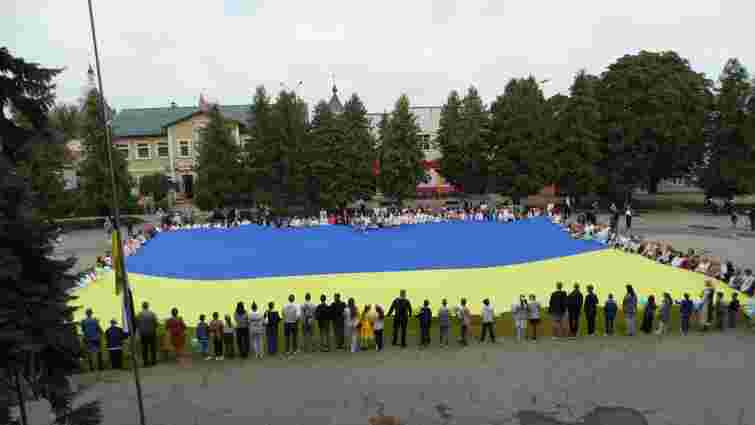 На Хмельниччині під час святкування Дня прапора на жінку впав цивільний дрон