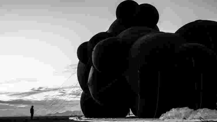 Буря розірвала українську інсталяцію «Чорна хмара» під час фестивалю Burning Man