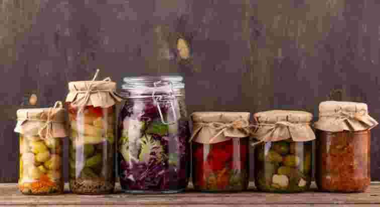 Є кращі способи сказати «закатати банку»: як говорити українською