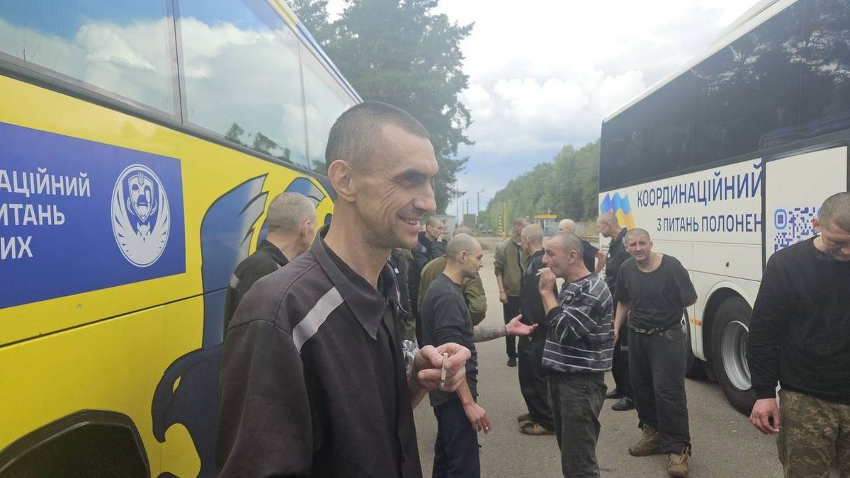 Шестеро буковинців повернулися в Україну після трьох років полону