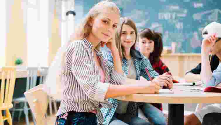 Завдання розроблятиме ШІ: коли в українських школах з’явиться власна валюта