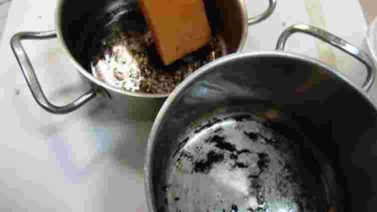 Лише одна таблетка допоможе відмити пригорілу каструлю: лайфхак, який працює