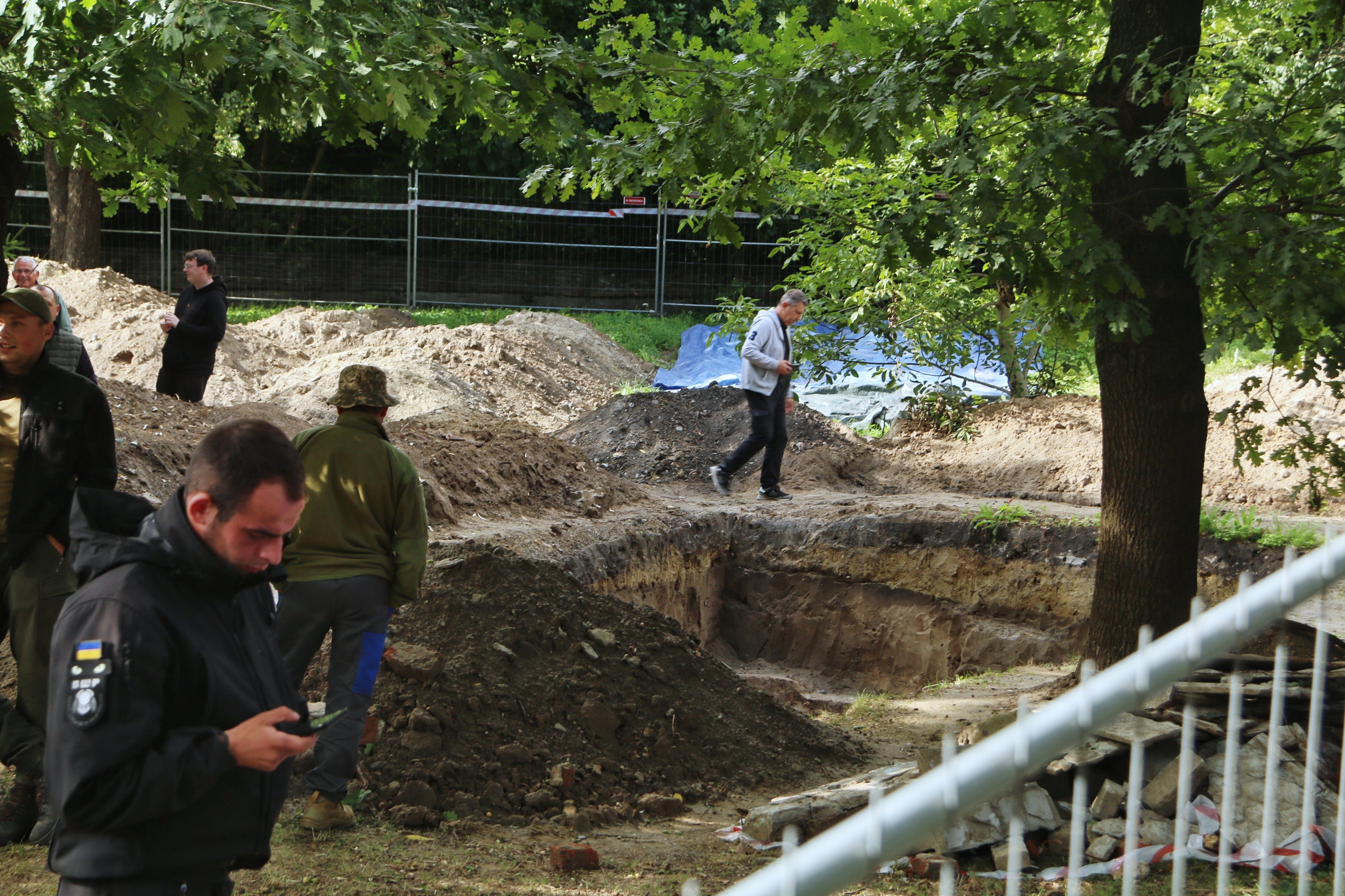Територія колишнього кладовища, де команда дослідників з України і Польщі провела ексгумаційно-пошукові роботи. Фото ZAXID.NET
