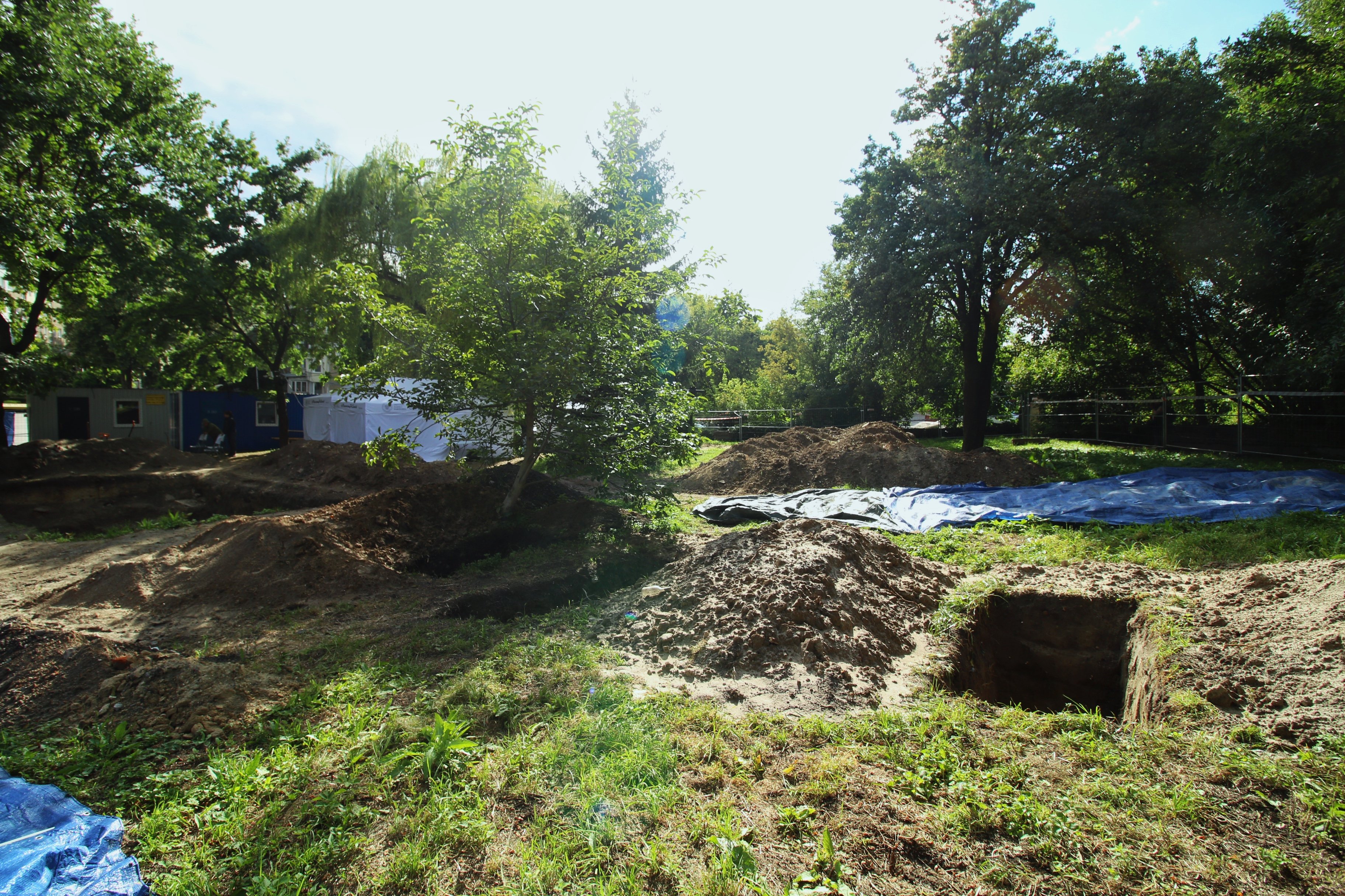 Територія колишнього кладовища, де команда дослідників з України і Польщі провела ексгумаційно-пошукові роботи. Фото ZAXID.NET