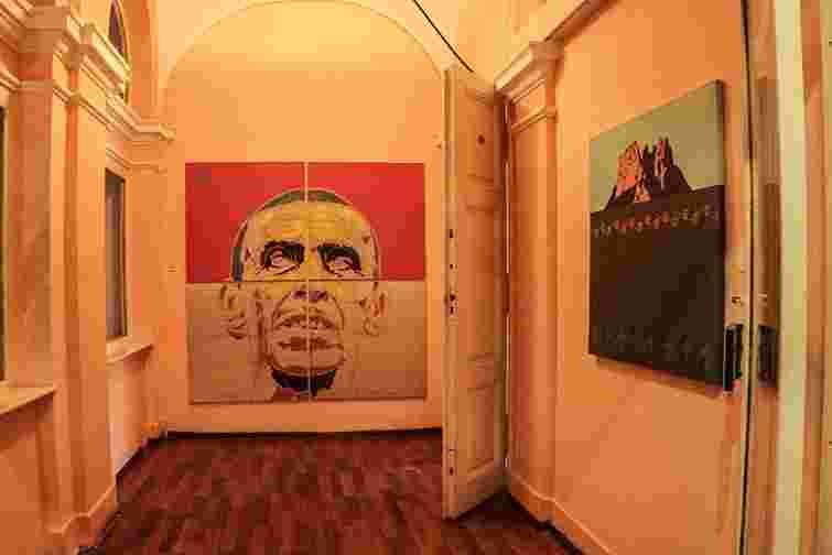 У приміщенні колишнього львівського готелю триває виставка Олега Тістола