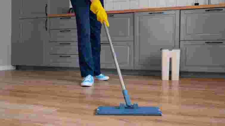 Як після клінінгу: що додати у воду, щоб підлога блищала 