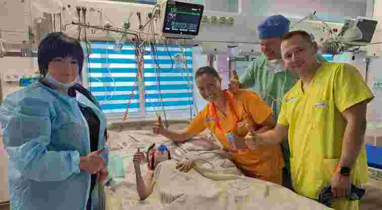 У Львові хірурги вирівняли хребет 12-річної  дівчинки, який викривився аж на 160 градусів