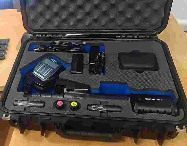 Волинські митники вилучили у пасажирки автобуса детектор жучків за 1 млн грн