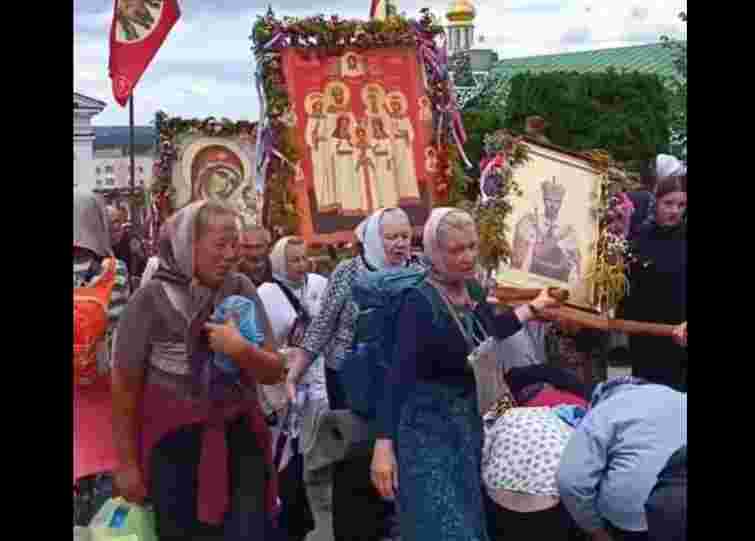 На Тернопільщині паломники УПЦ МП несли «прапор «ДНР» і вклонялися царю Миколі